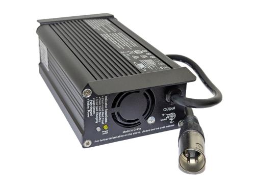 MK Battery LS24/5A-8 Blei Ladegerät 24V 5A für Rollstühle und Seniorenmobile