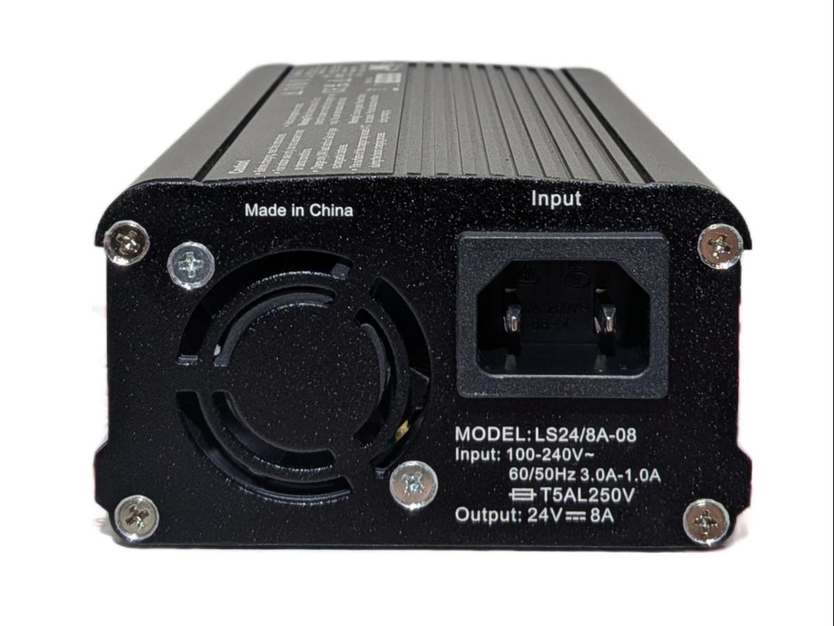 MK Battery LS24/8A-8 Blei Ladegerät 24V 8A für Rollstühle und Seniorenmobile