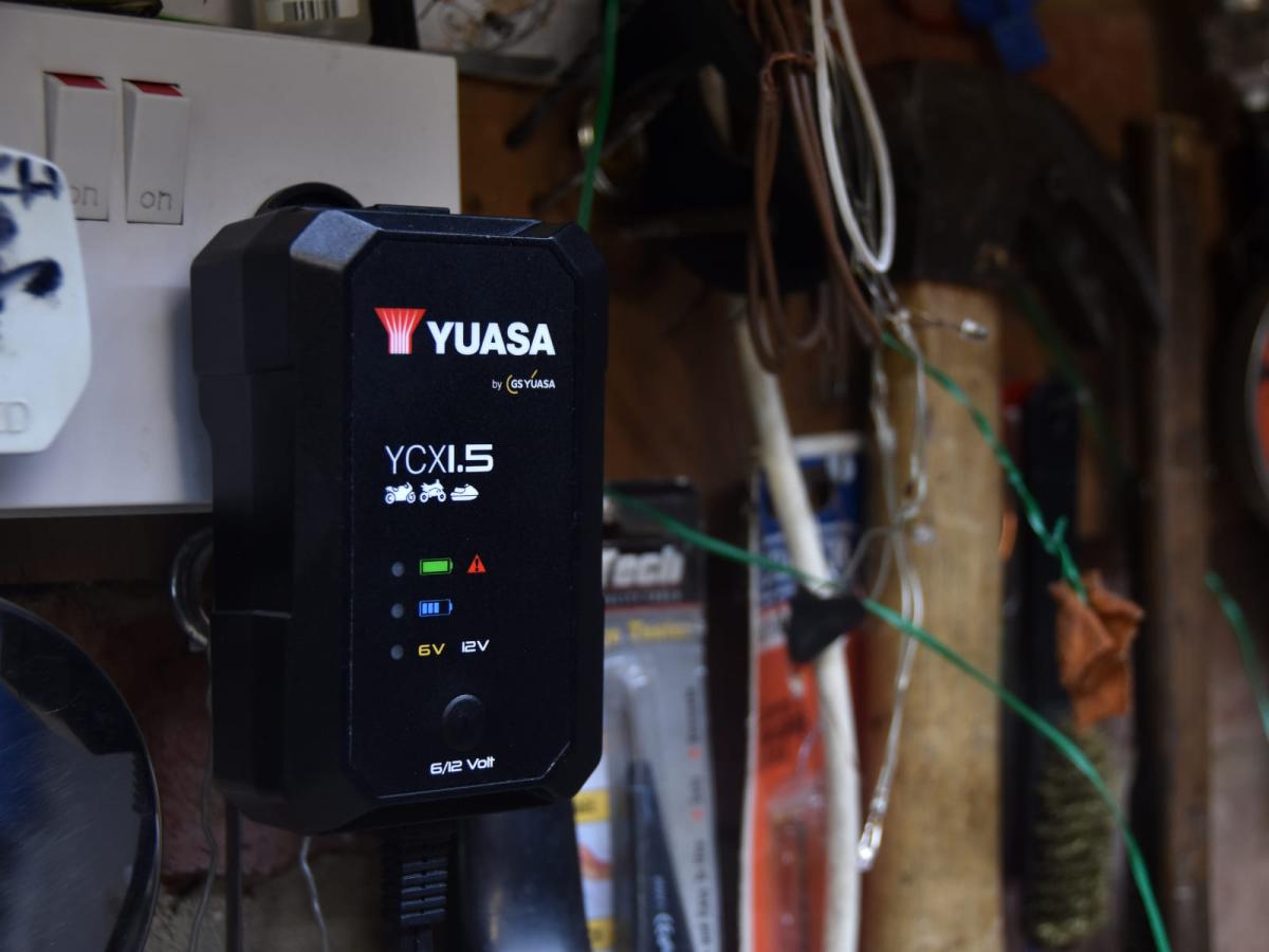 Yuasa YCX1.5 6/12 V 1,5 A Motorradbatterie-Smart-Ladegerät